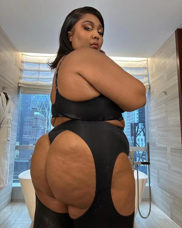 Lizzo Shows Off Her Figure In Yitty Lingerie 2
