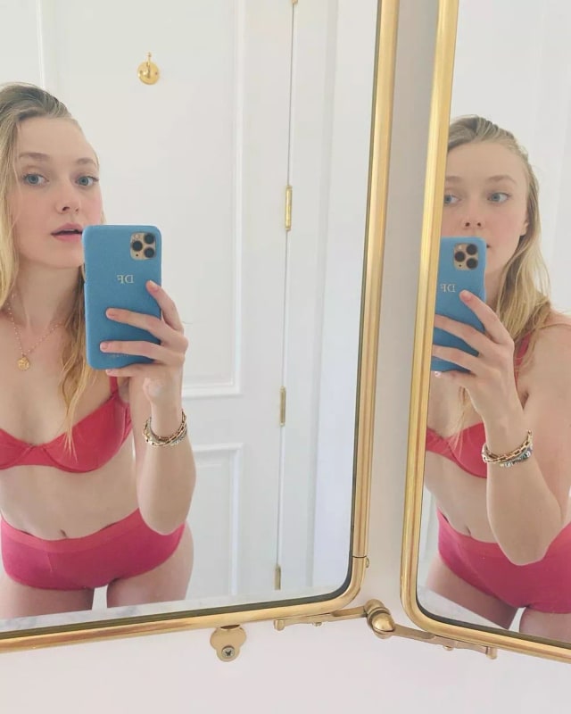 0_dakota Fanning Hottest Snaps Banner Needed