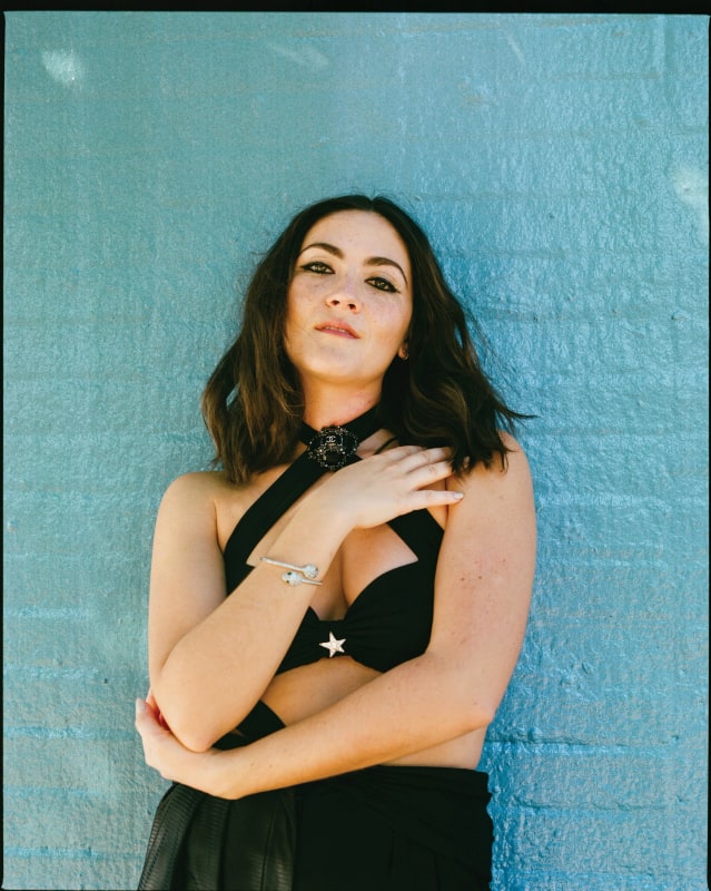 178_flaunt_thegiftissue_isabellefuhrman_5