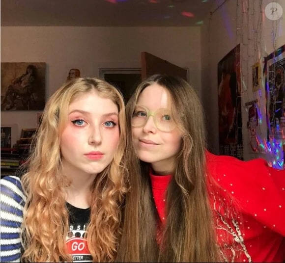6749977 Jessie Cave Et Sa Soeur Comedienne Bebe 580x0 1